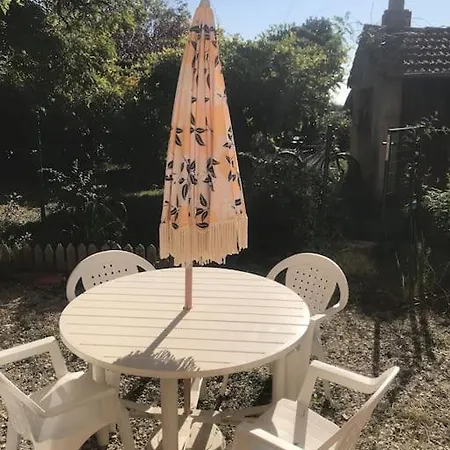 Avec Jardin Apartment *