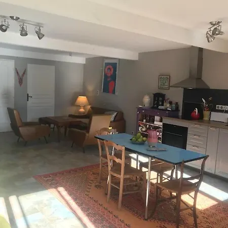 Apartment Avec Jardin Coufouleux